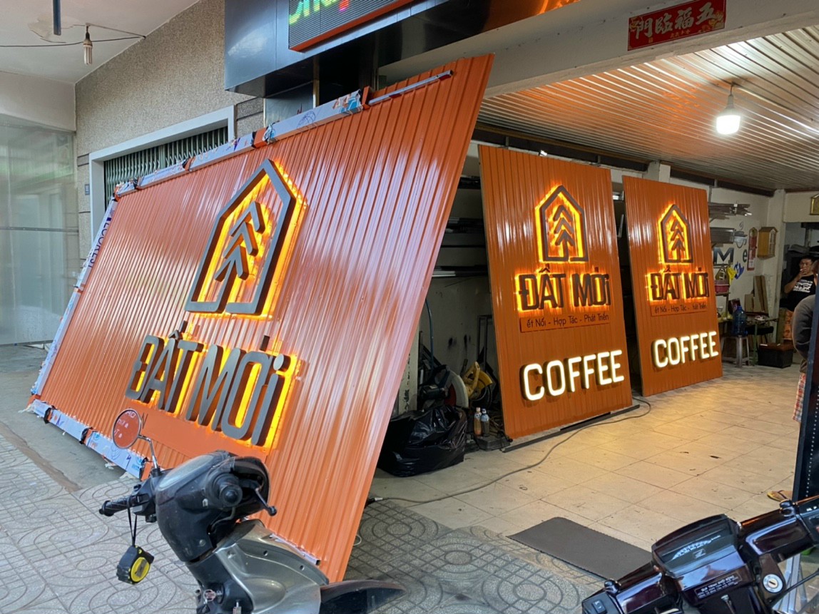 Bảng hiệu quảng cáo Tôn Cafe Đất Mới