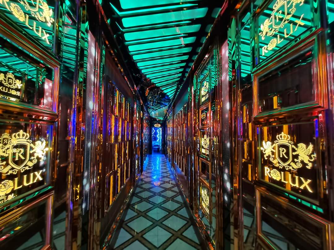 Hành Lang Sảnh Karaoke Hiện Đại