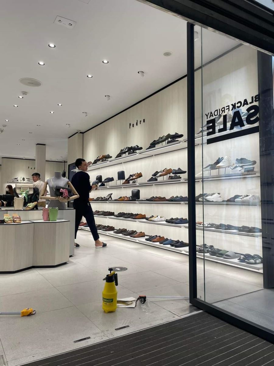 Showroom Giày Pedro