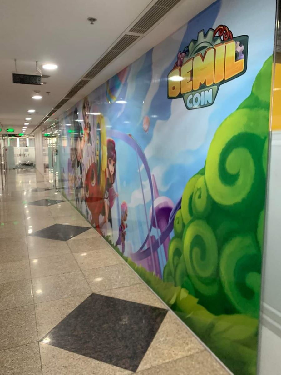 Decal quảng cáo hành lang