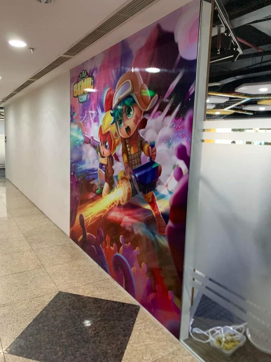 Decal quảng cáo hành lang