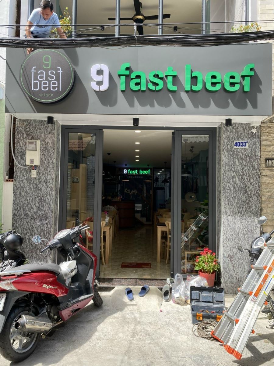 Chữ hộp đèn Mica Fast Beef