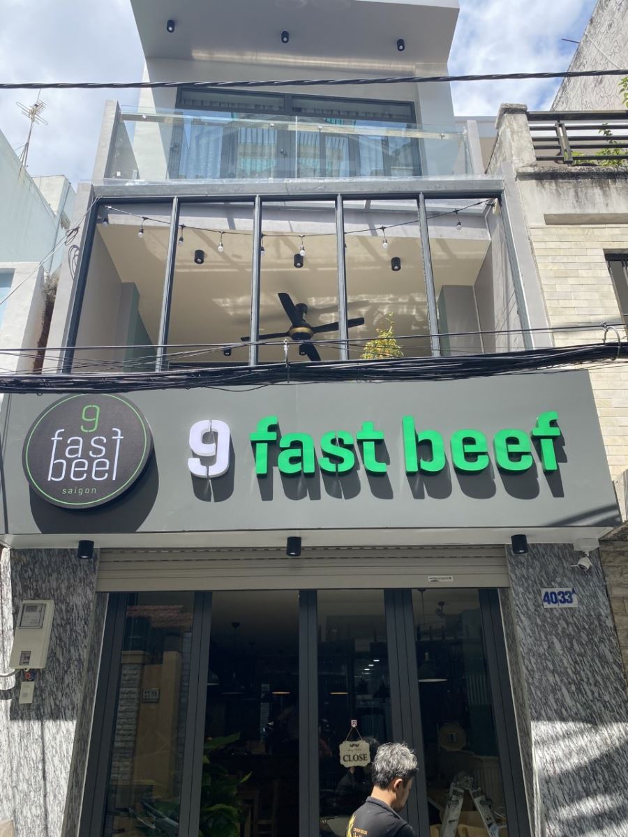 Chữ hộp đèn Mica Fast Beef
