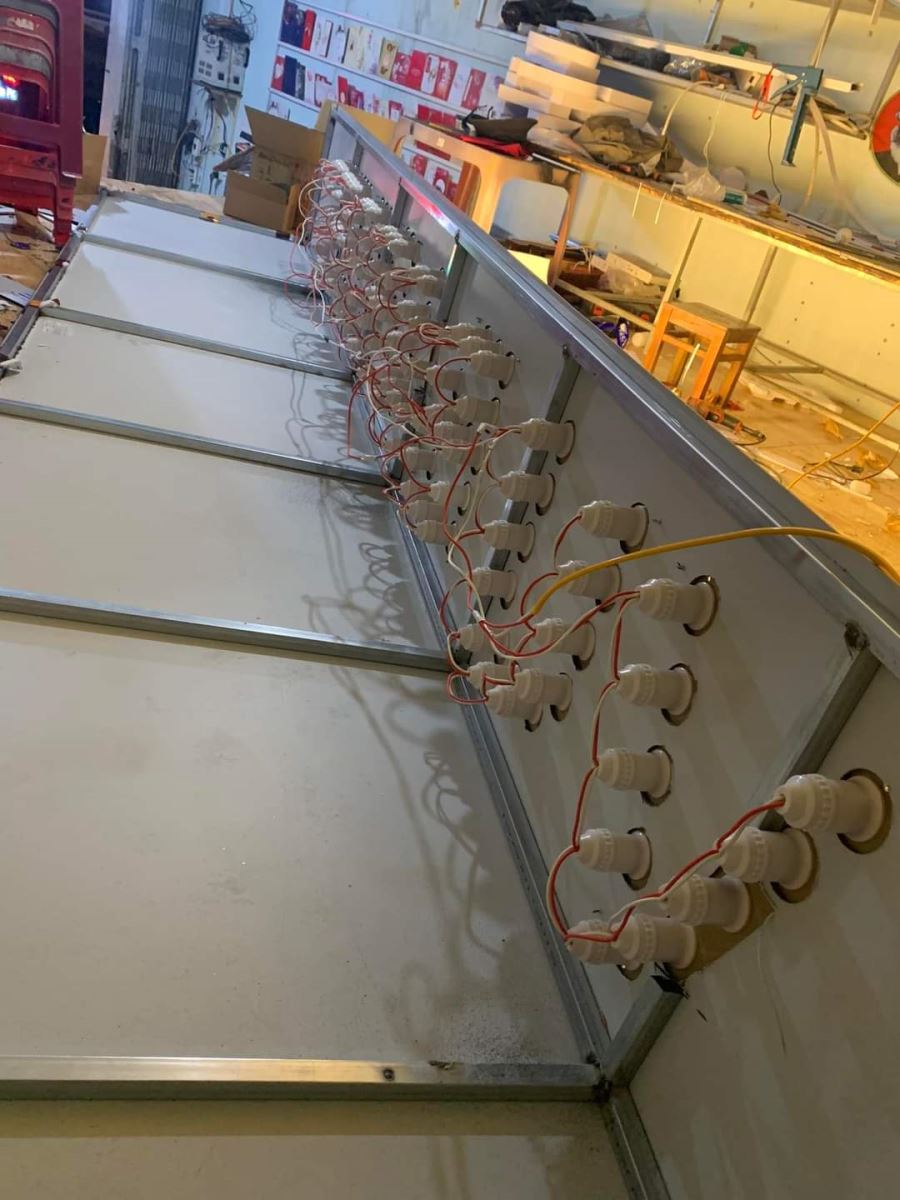 Chữ mica led bóng bự salon Barber