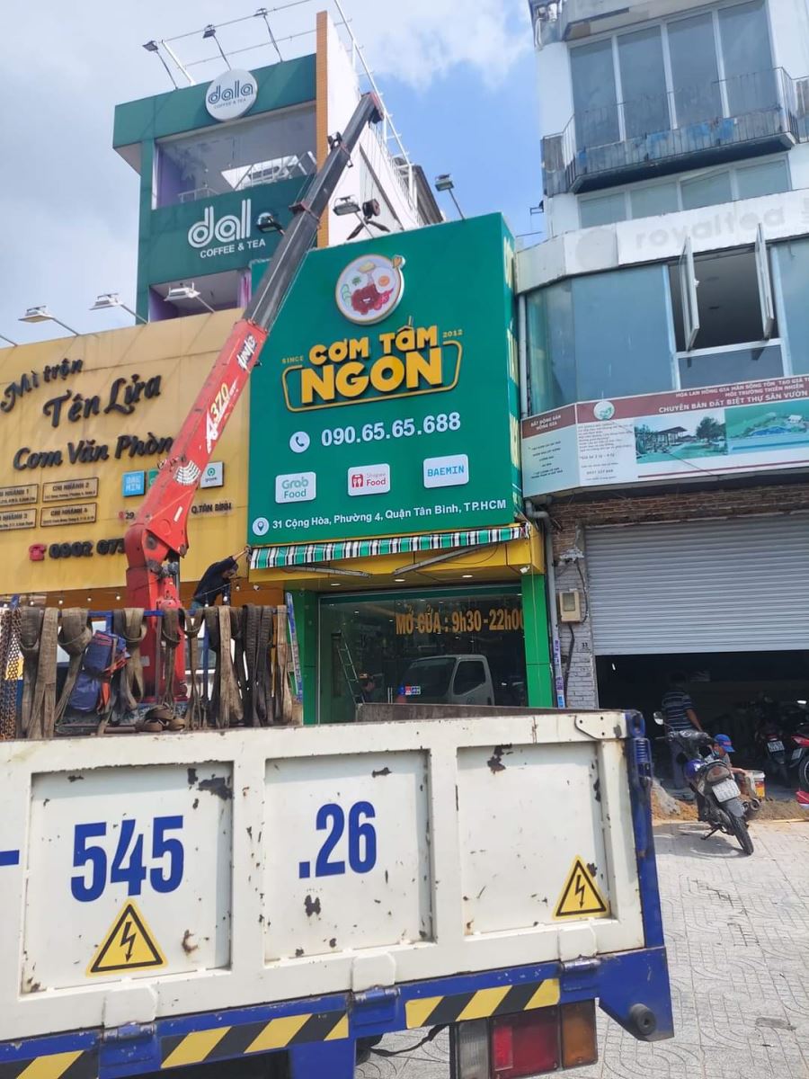 Bảng hiệu Cơm Tấm Ngon