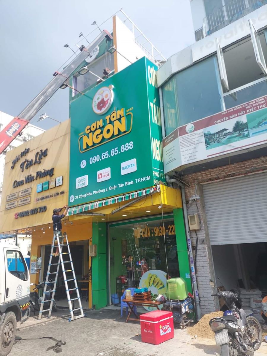 Bảng hiệu Cơm Tấm Ngon