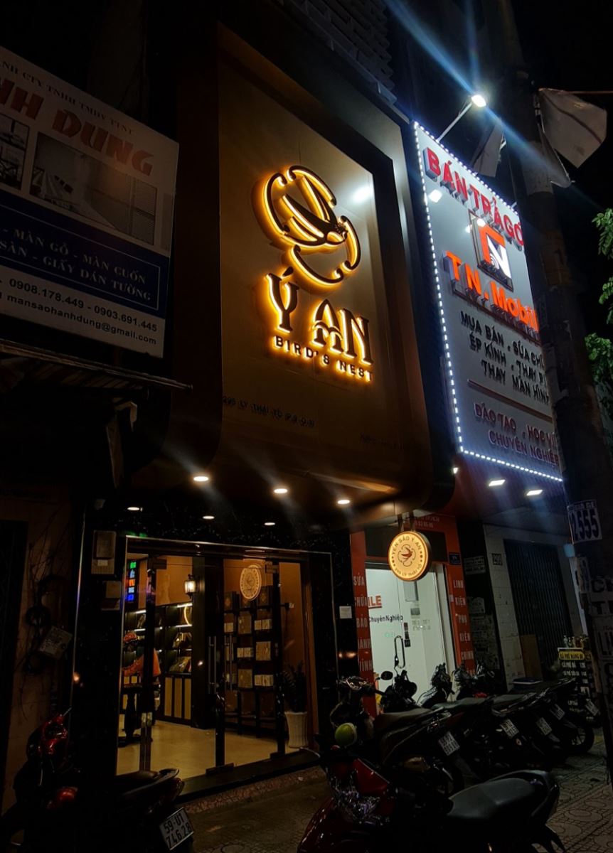 Bảng hiệu chữ inox viền chân sáng đèn Ý AN