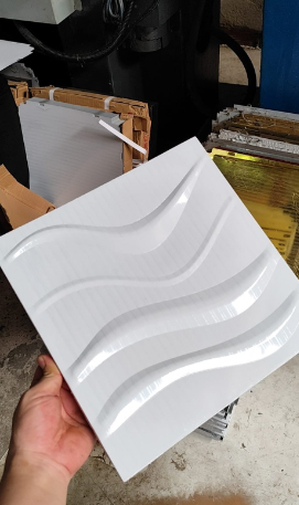 Bảng hiệu SPA Linh Tây ốp tấm 3D màu trắng ngoài trời