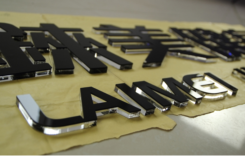 Laser decor chữ mica trong 2 lớp