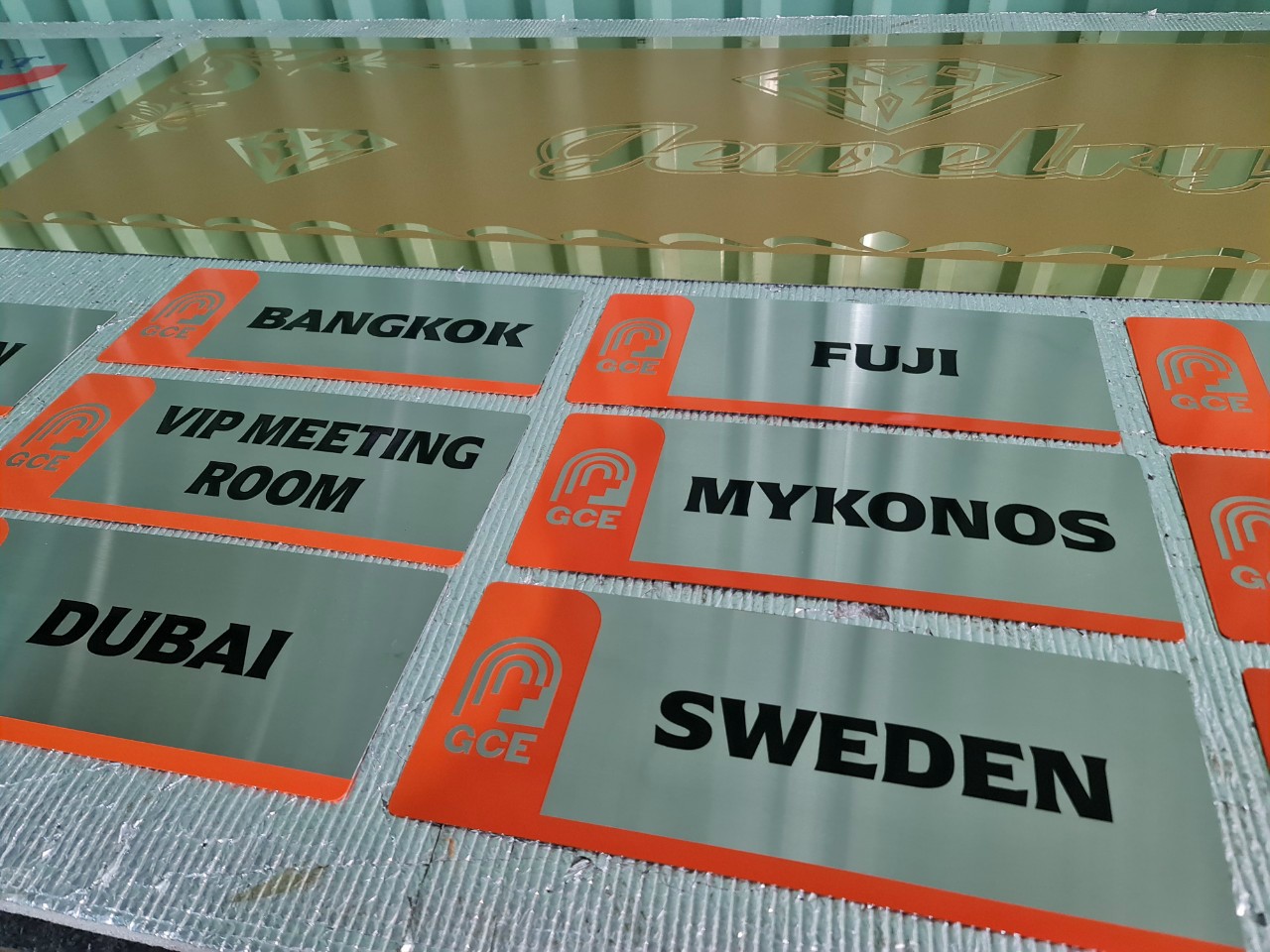 Bảng Chỉ Dẫn Inox xước trắng