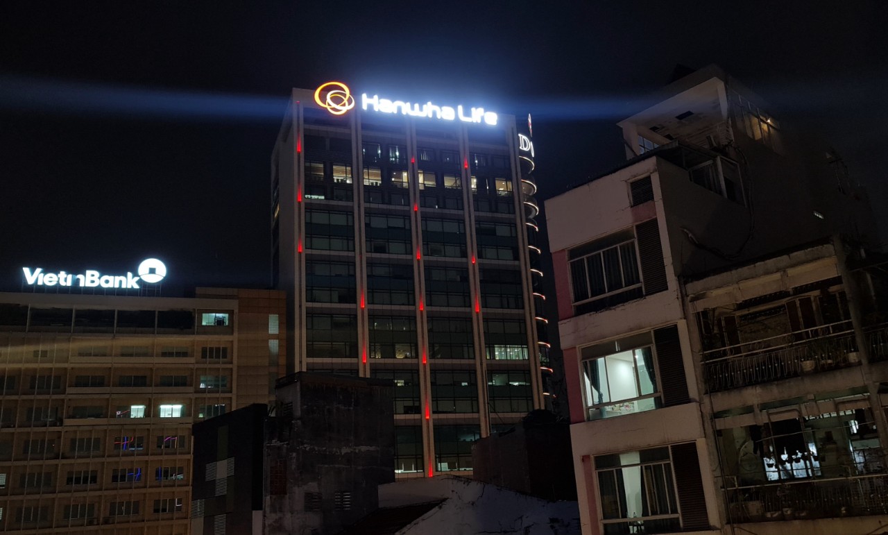 Chữ mica hộp đèn Tòa Nhà Hanwha Life