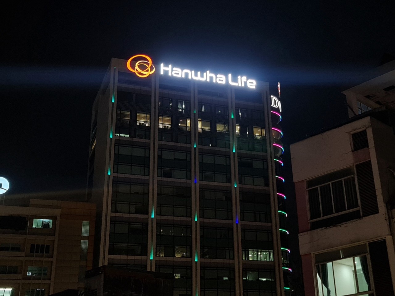 Chữ mica hộp đèn Tòa Nhà Hanwha Life