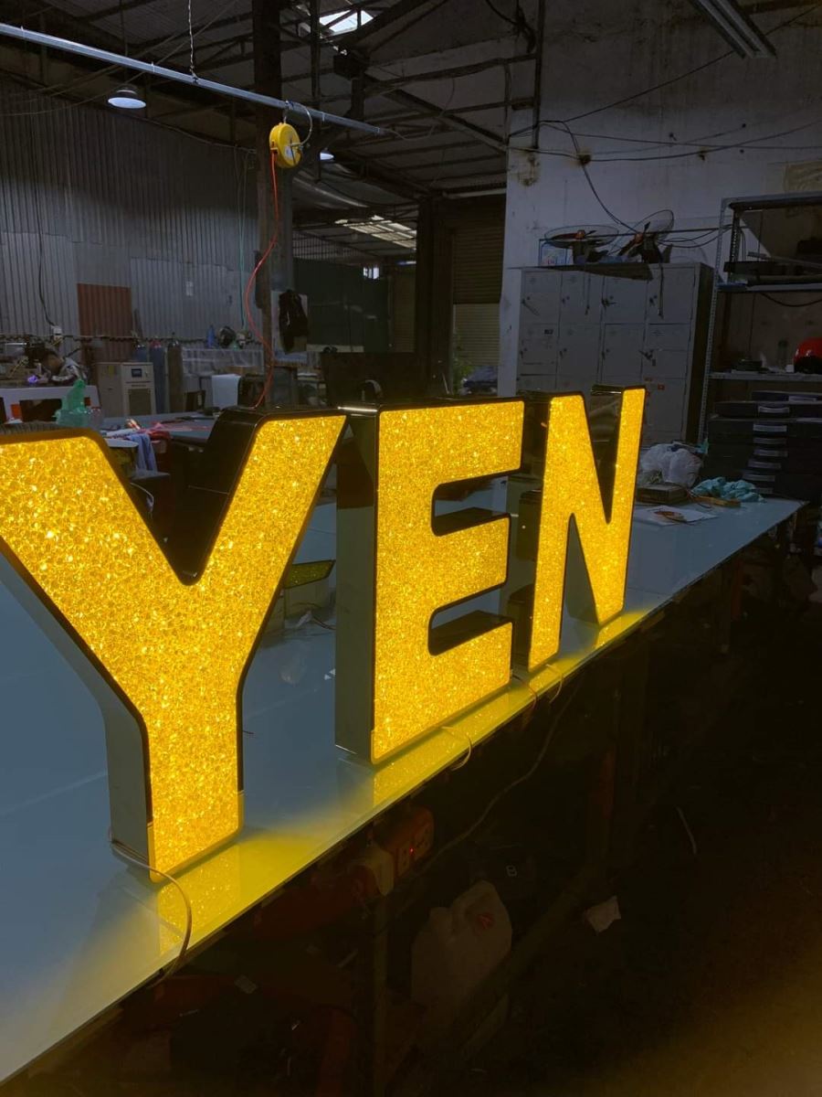 Mẫu Chữ inox đính đá víp