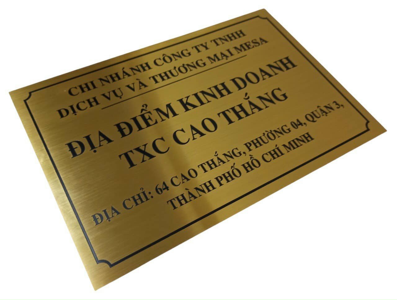 bảng và chữ inox