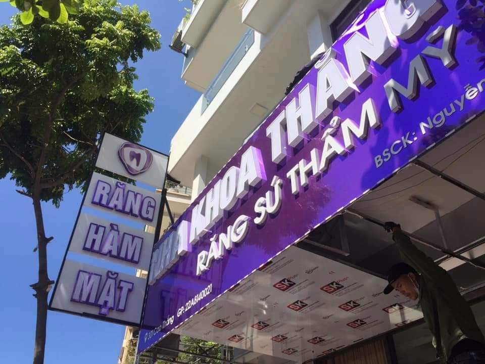 Bảng hiệu Nha Khoa Alu màu Tím