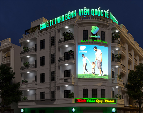 bảng hiệu Bệnh Viện Quốc Tế LUXDETA trên cao